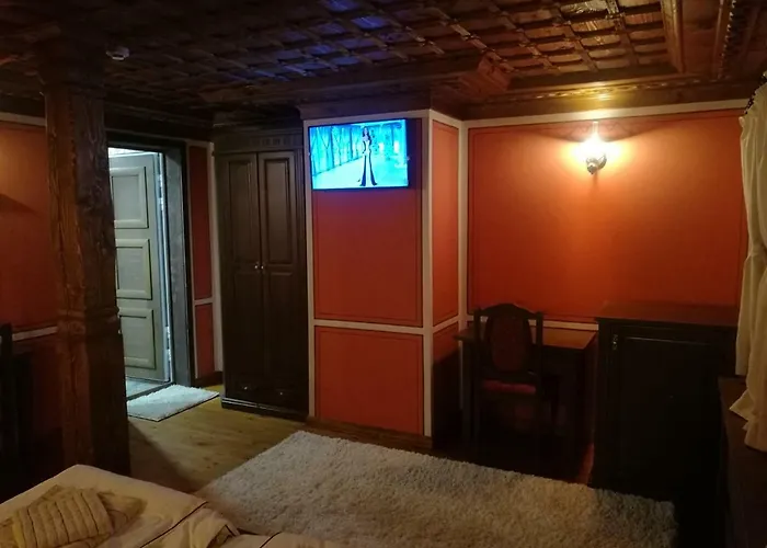 בית הארחה Once Upon A Time 3*